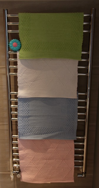 Cotton Small Bath Mat Handmade in Portugal Diamond Pattern