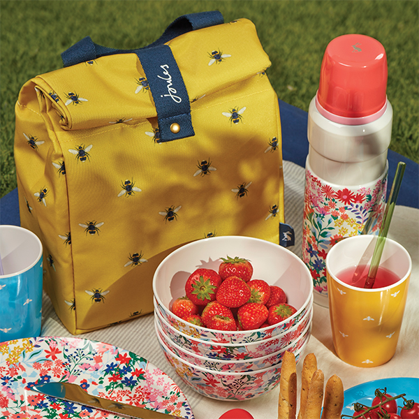 Colourful melamine Cups, plate and bowls by Rice DK. Perfect for a